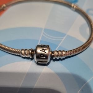 🌷Authentic Pandora charm bracelet🌷